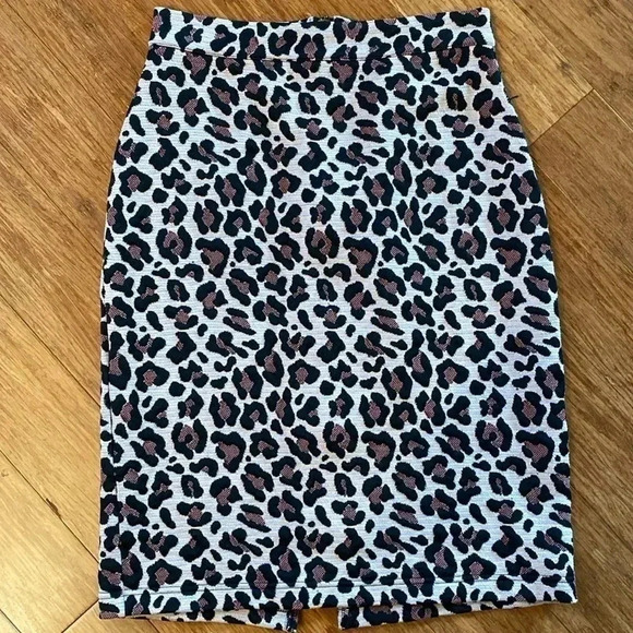 Maeve cheetah pencil skirt size xs- full zip back polyester cotton blend - Picture 1 of 6